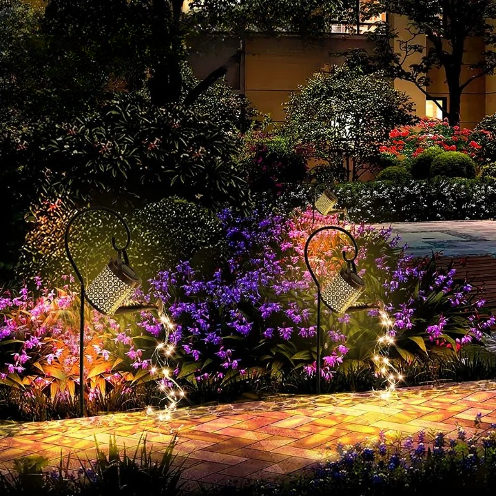 Lanterne Solaire Extérieur Arrosoir Père Noël - Étanche, LED, Support Intégré, Décoration Noël Jardin