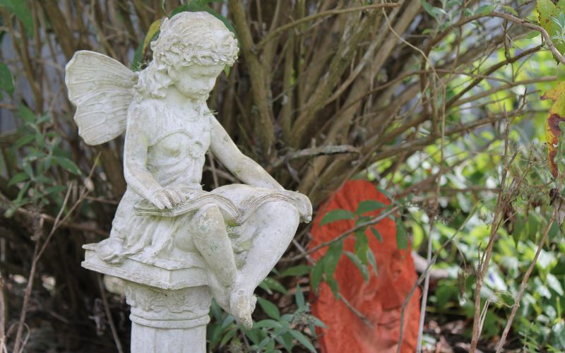 Intégrer une statue de jardin pour une touche personnelle