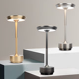 Lot de lampes de table en blanc, doré et argenté 