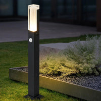 Lampadaire Extérieur LED Étanche avec Capteur de Mouvement dans un jardin