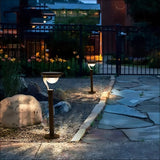 Lampadaire Extérieur Solaire au Design Moderne dans un jardin