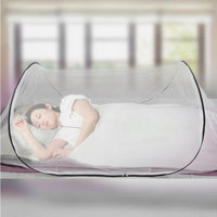 Moustiquaire Lit Portable et Pliable pour Voyages avec une personne dormant dedans