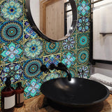 Panneau Mural de Dix Pièces avec Motifs Mandala Bleus sur le mur d'un évier de salle de bain avec une vasque noire et un miroir