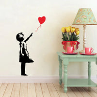 Sticker Mural Salon avec une Petite Fille et un Ballon en Forme de Coeur