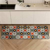 Tapis Cuisine Design avec Motif installé devant un évier et des placards